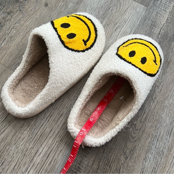 Smiley soft slippers - Picture 6 of 7